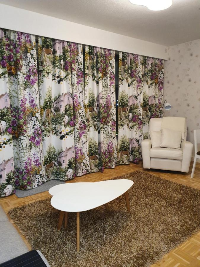 Kaunis Valoisa 3 Krs Pikkukaksio Vantaa Koivukylaeアパートメント エクステリア 写真
